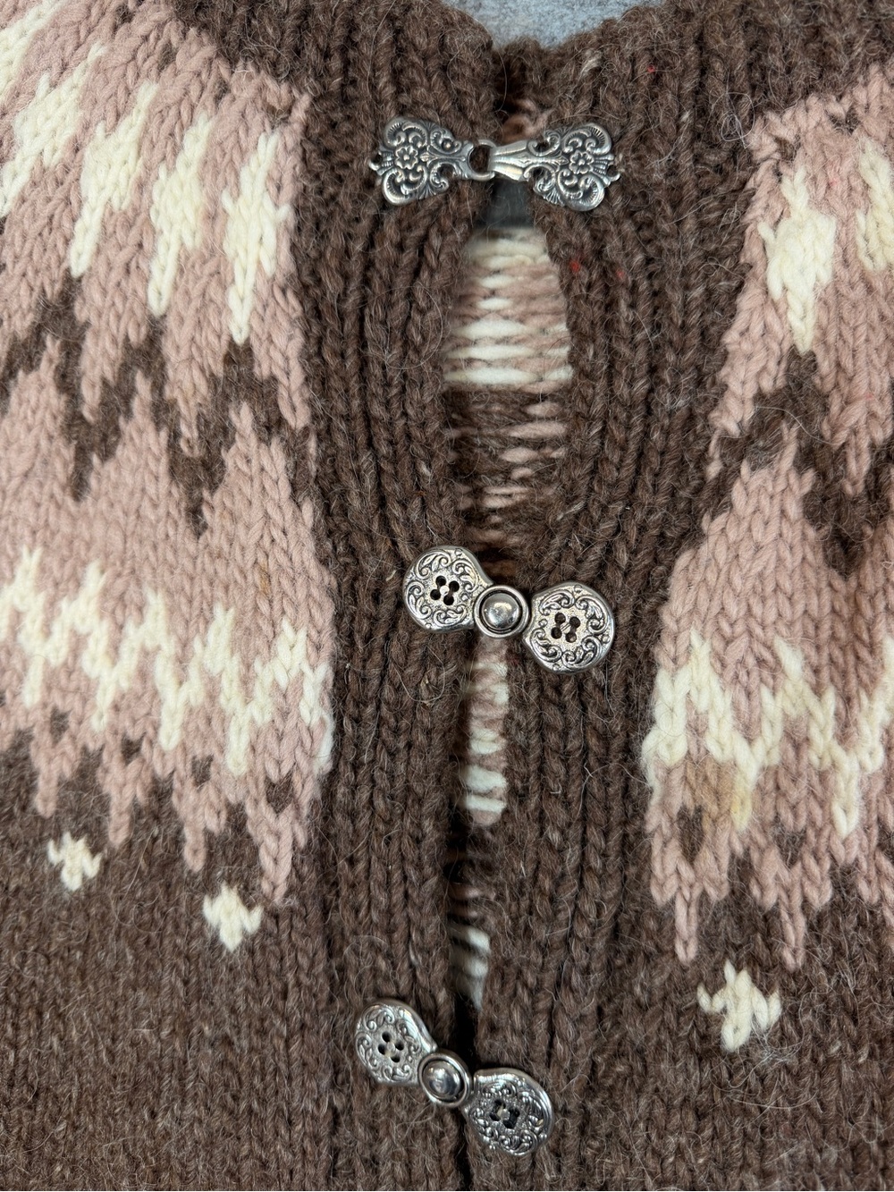 Vintage Icelandic Wool Cardigan Brown Nordic Fair Isle Metal Clasp Sweater Chic - Picture 9 of 16